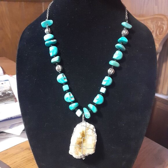 Handmade Skull necklace with turquoise and geode 22" - Picture 1 of 3